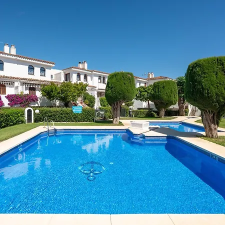 Charming Beachside Townhouse In Villacana Tatil Evi Estepona