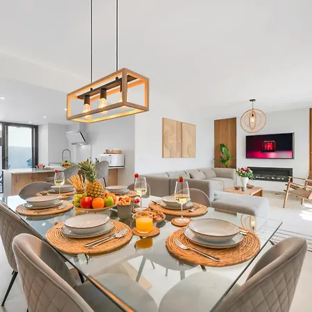 Charming Beachside Townhouse In Villacana *